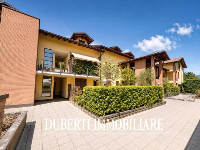 Appartamento in vendita a Buguggiate, Lombardia