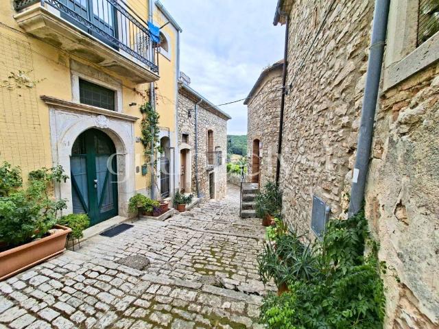 Appartamento in vendita a Buonalbergo, Campania