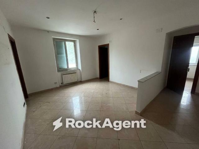 Appartamento in vendita a Busalla, Liguria