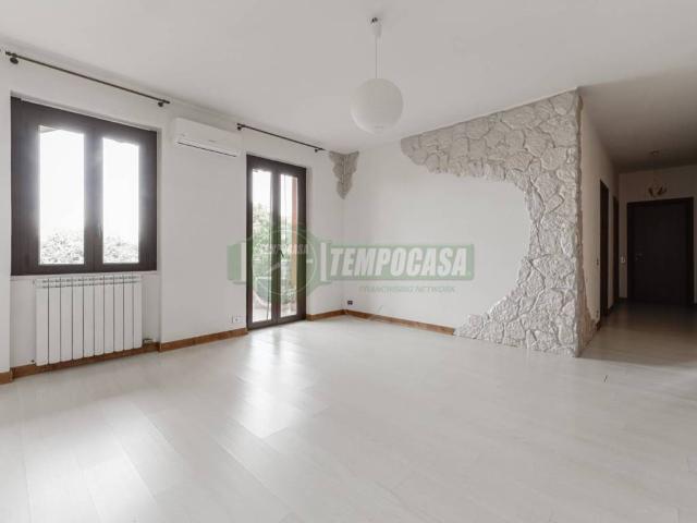 Appartamento in vendita a Busnago, Lombardia