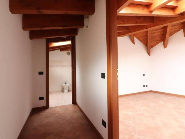 Appartamento in vendita a Busnago, Lombardia