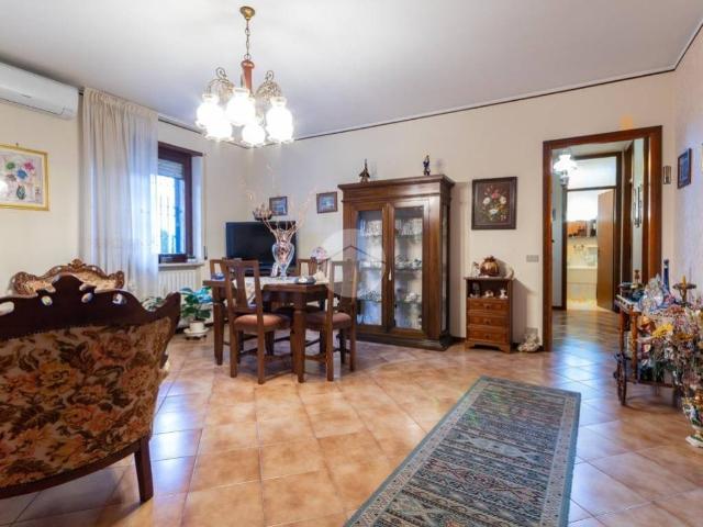 Appartamento in vendita a Bussolengo, Verona