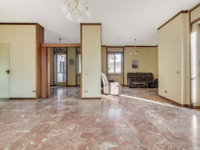 Appartamento in vendita a Busto Arsizio, Lombardia