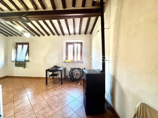Appartamento in vendita a Buti, Toscana
