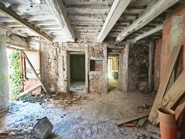 Appartamento in vendita a Buti, Toscana
