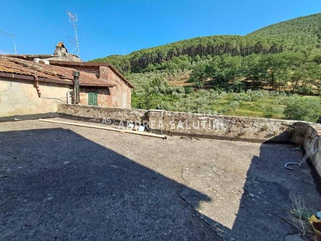 Appartamento in vendita a Buti, Toscana