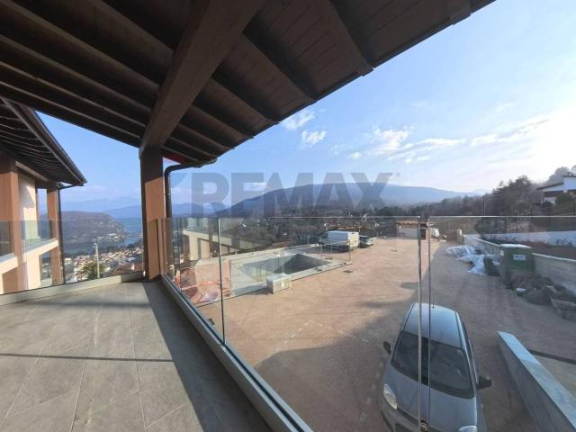 Appartamento in vendita a Cadegliano, Cadegliano-Viconago