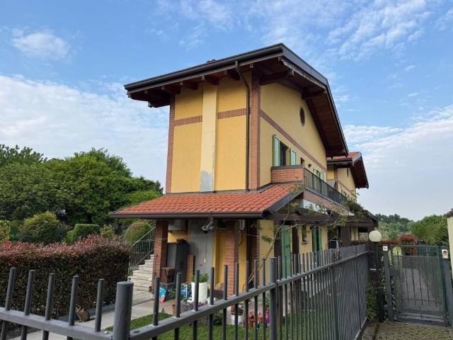 Villa Indipendente in vendita a Cadorago, Lombardia