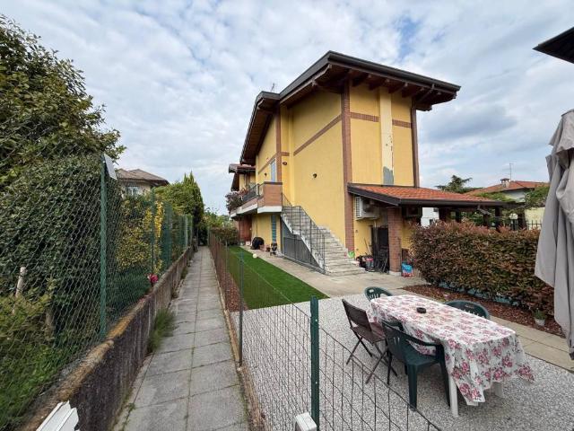 Villa Indipendente in vendita a Cadorago, Lombardia