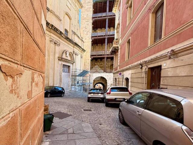 Appartamento in vendita a Castedd'e susu/Castello, Cagliari