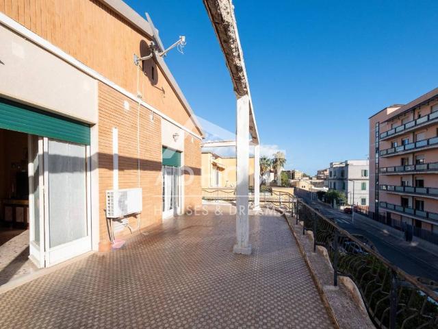 Appartamento in vendita a Bonaria, Cagliari
