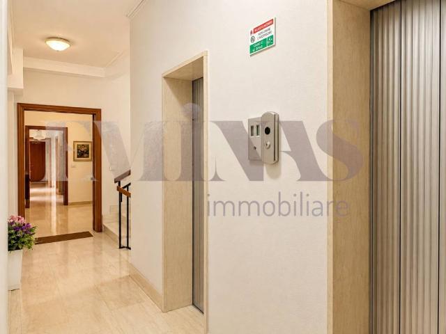 Appartamento in vendita a Bonaria, Cagliari