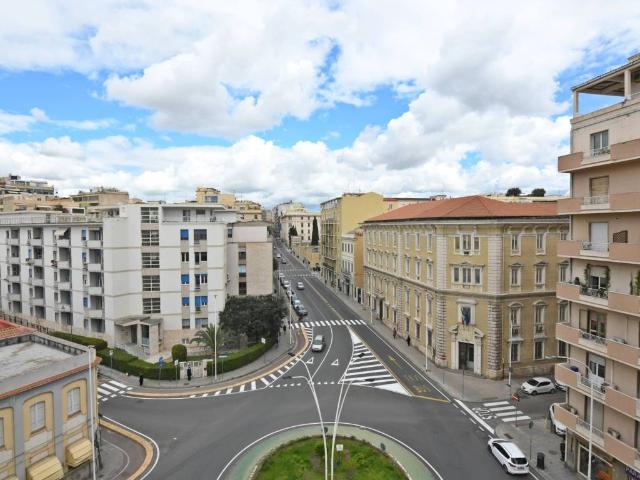 Appartamento in vendita a Bonaria, Cagliari