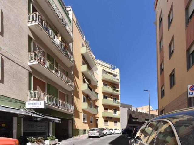 Appartamento in vendita a Bonaria, Cagliari