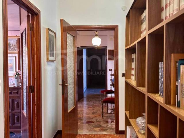 Appartamento in vendita a Quartiere del Sole, Cagliari