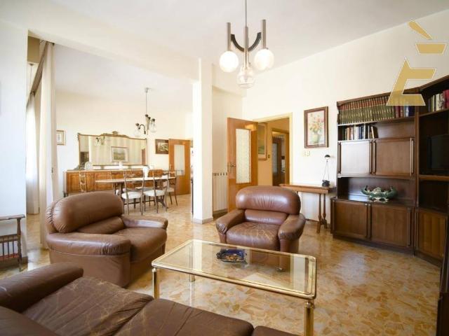 Appartamento in vendita a Bonaria, Cagliari