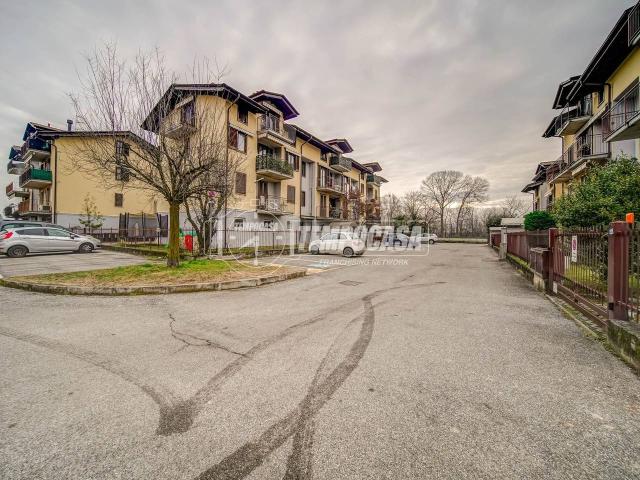 Appartamento in vendita a Cairate, Lombardia