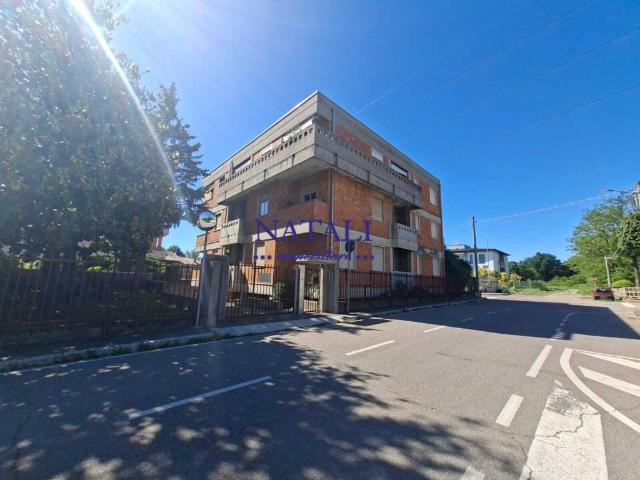 Appartamento in vendita a Cairate, Lombardia