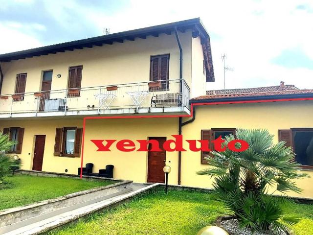 Appartamento in vendita a Cairate, Lombardia