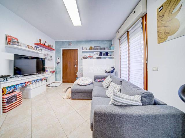 Appartamento in vendita a Cairate, Lombardia