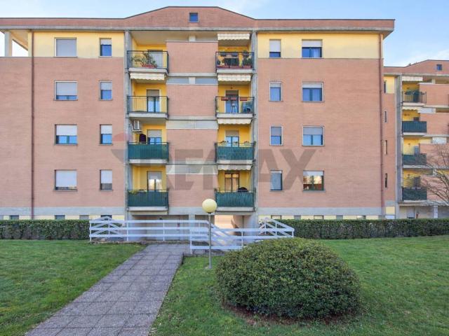Appartamento in vendita a Cairate, Lombardia