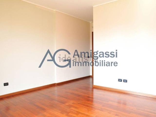 Appartamento in vendita a Calcinate, Lombardia