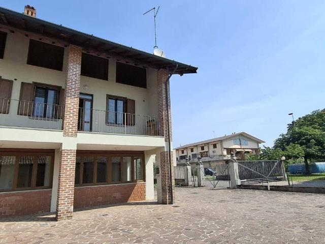 Appartamento in vendita a Calvenzano, Lombardia