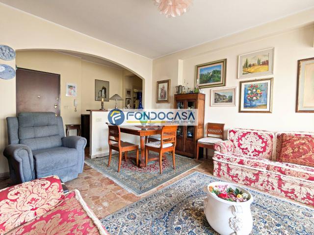 Appartamento in vendita a Camaiore, Toscana