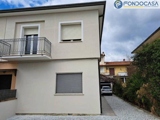 Appartamento in vendita a Camaiore, Toscana