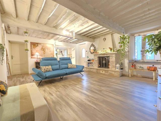 Appartamento in vendita a Camaiore, Toscana