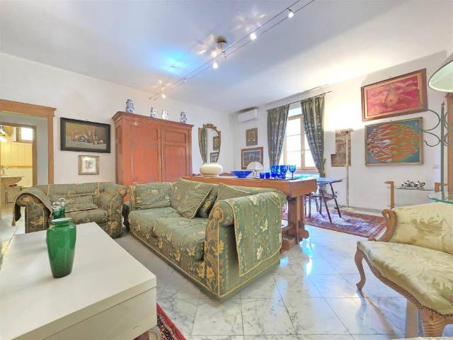 Appartamento in vendita a Montebello, Camaiore