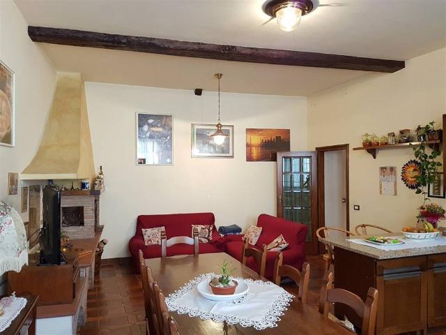 Appartamento in vendita a Camaiore, Toscana