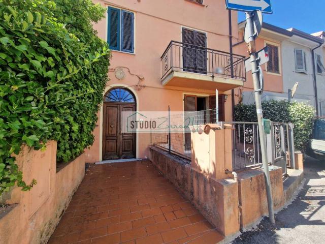 Appartamento in vendita a Montebello, Camaiore