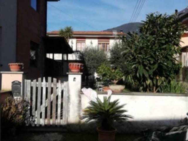 Appartamento in vendita a Montebello, Camaiore