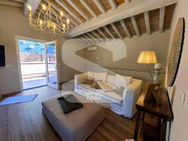 Appartamento in vendita a Camaiore, Toscana