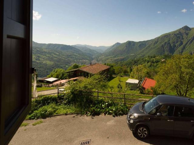 Appartamento in vendita a Comunità Montana della Valle Brembana, Camerata Cornello