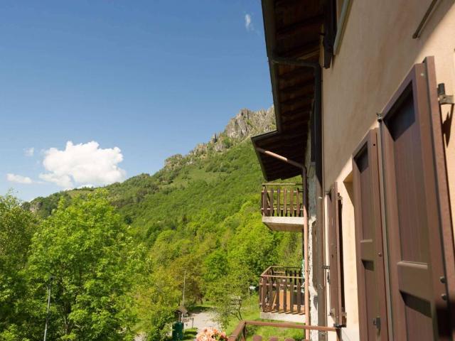 Appartamento in vendita a Comunità Montana della Valle Brembana, Camerata Cornello