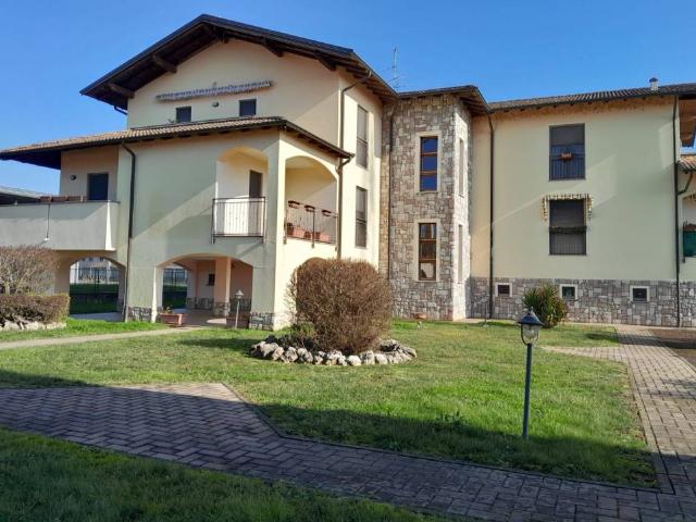 Appartamento in vendita a Cameri, Novara
