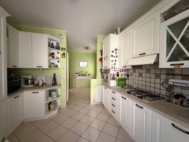 Appartamento in vendita a Camerino, Macerata
