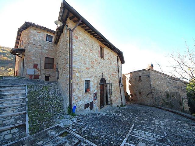 Appartamento in vendita a Campello Sul Clitunno, Umbria
