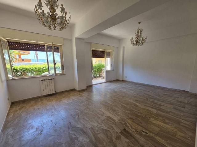 Appartamento in vendita a Calabria, Reggio Calabria
