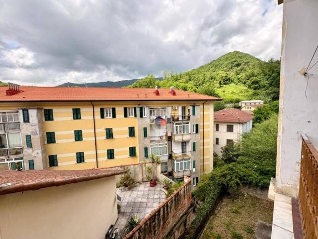 Appartamento in vendita a Campomorone, Liguria