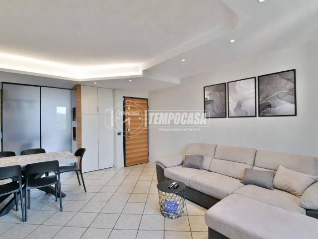 Appartamento in vendita a Cantù, Lombardia