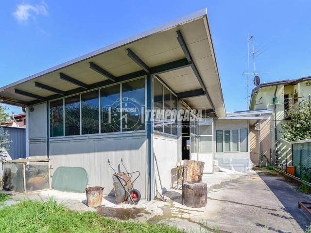 Villa Indipendente in vendita a Villaggio Trieste, Cantù