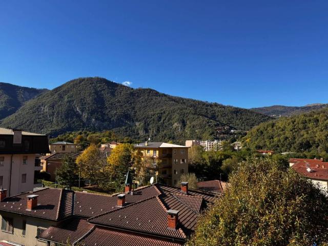 Appartamento in vendita a Canzo, Lombardia