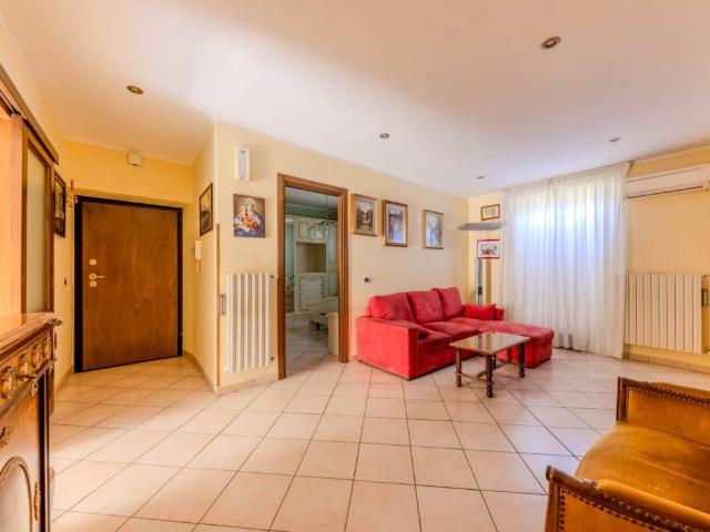 Appartamento in vendita a Capodimonte, Lazio