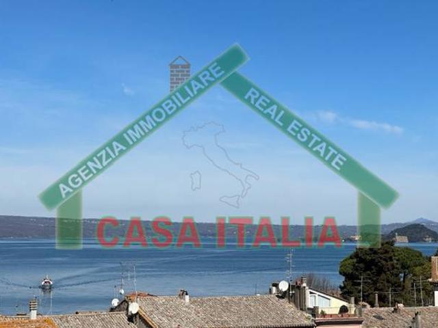 Appartamento in vendita a Capodimonte, Lazio