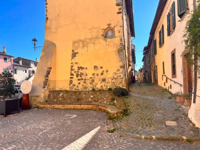 Appartamento in vendita a Capodimonte, Lazio