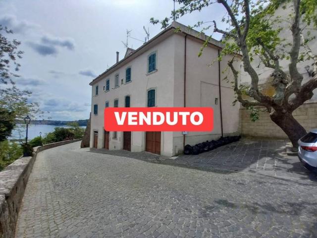 Appartamento in vendita a Capodimonte, Viterbo