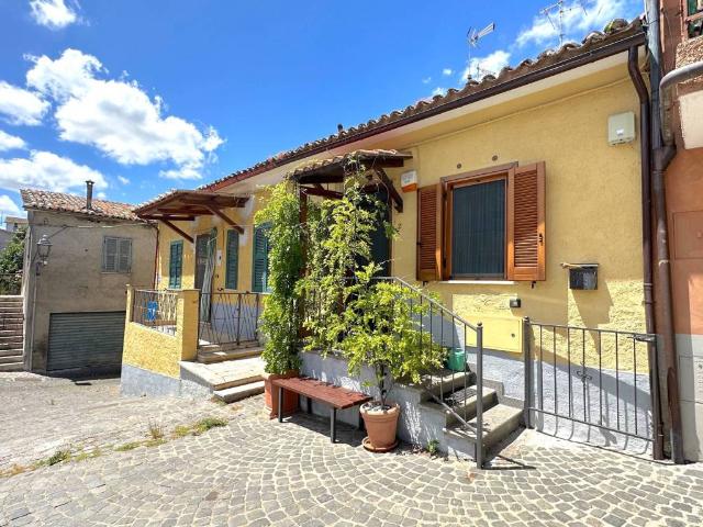 Appartamento in vendita a Capodimonte, Lazio